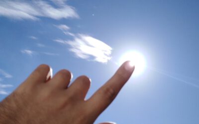 ¿Se puede tapar el sol con un dedo?